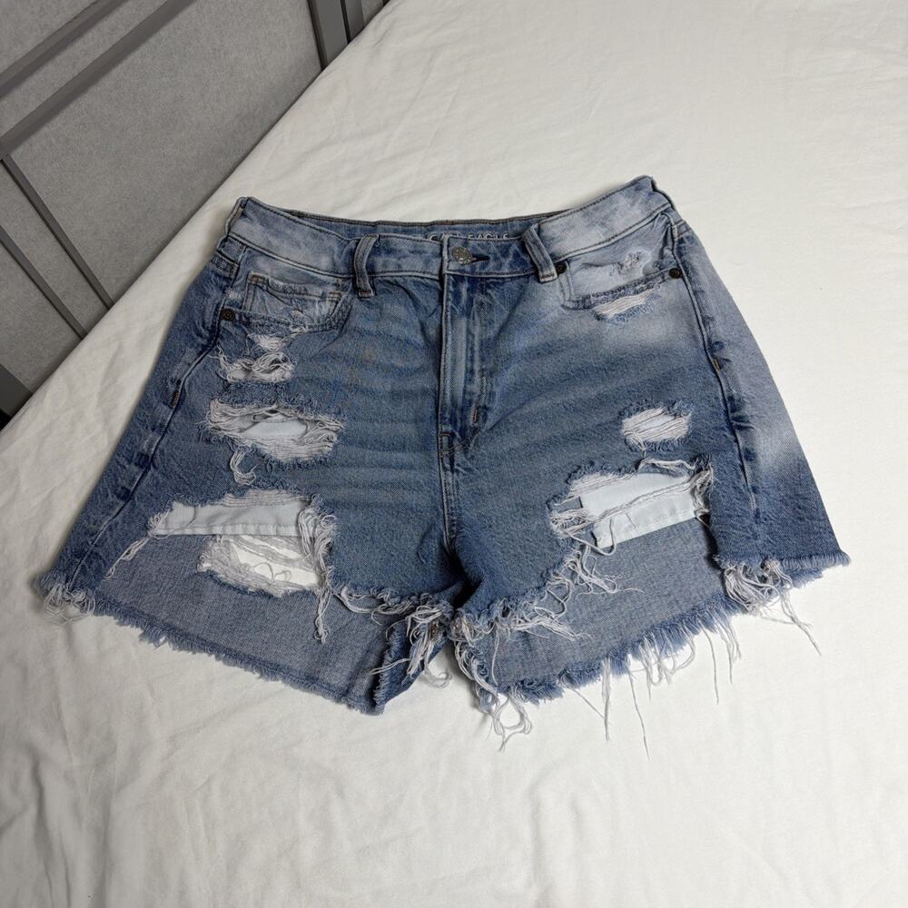 American Eagle Mom Shorts Distressed Denim Womens Size 10 Light Wash Frayed
